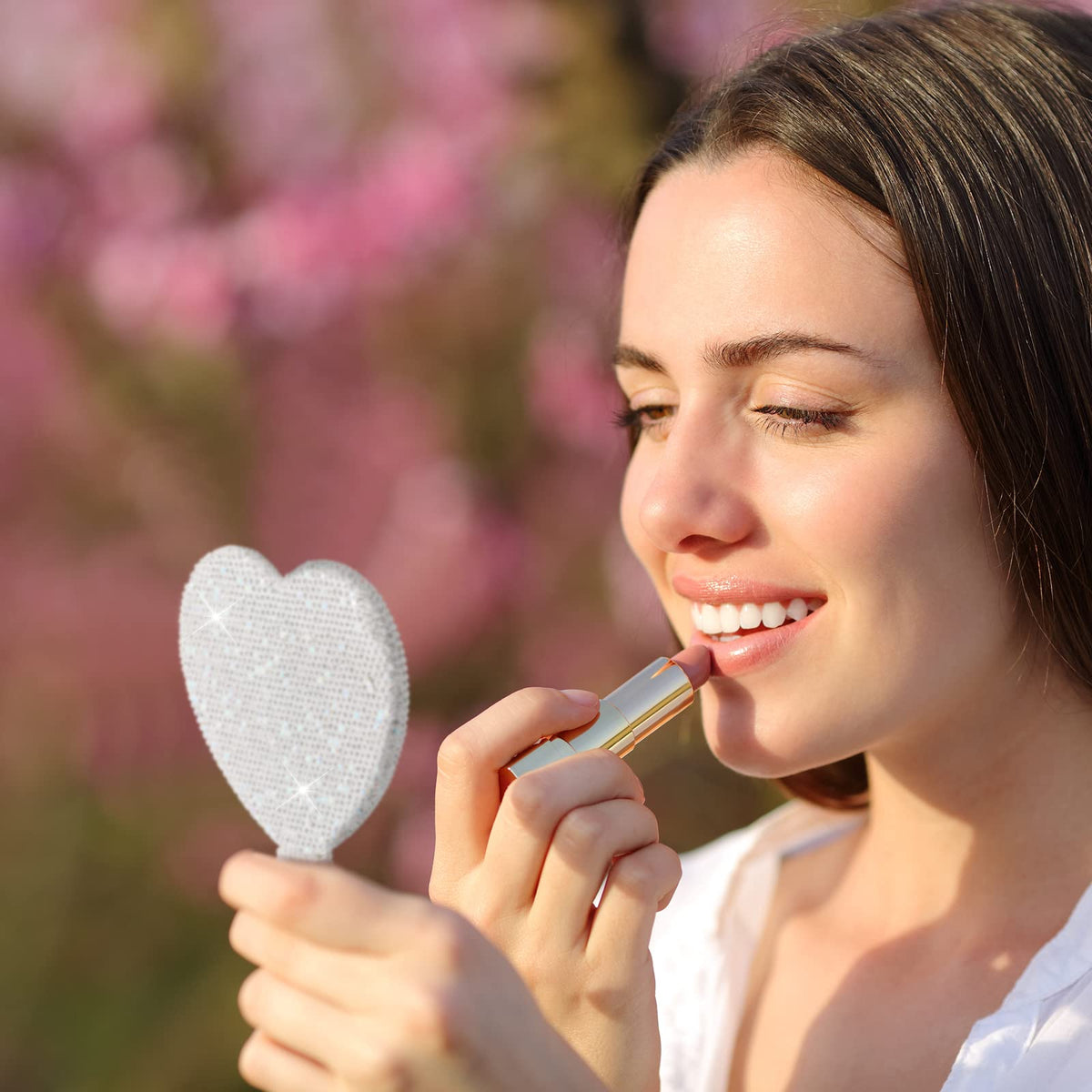 Tatuo beauty accessory mirror enhances personal grooming with style.