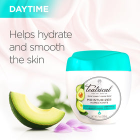 TEATRICAL night cream with green tea stem cells close-up texture