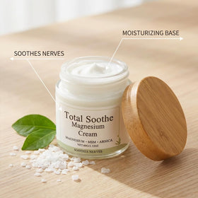 Gentle, non-greasy finish suitable for daytime wear.