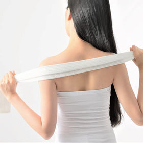 Terra Distribution 27 x 100 cm non-stretchable towel enables thorough cleansing.