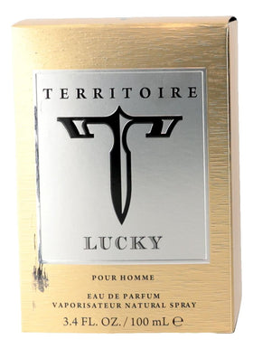 Territoire Lucky spray bottle demonstrates easy, even application for everyday use.
