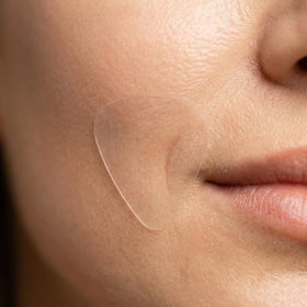 TEULN smile-lines patch closeup shows clear adhesion for comfortable wear while you sleep.
