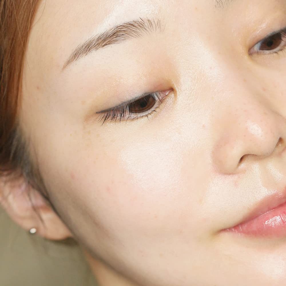 Travel-friendly packaging – compact bottle for on-the-go UV protection