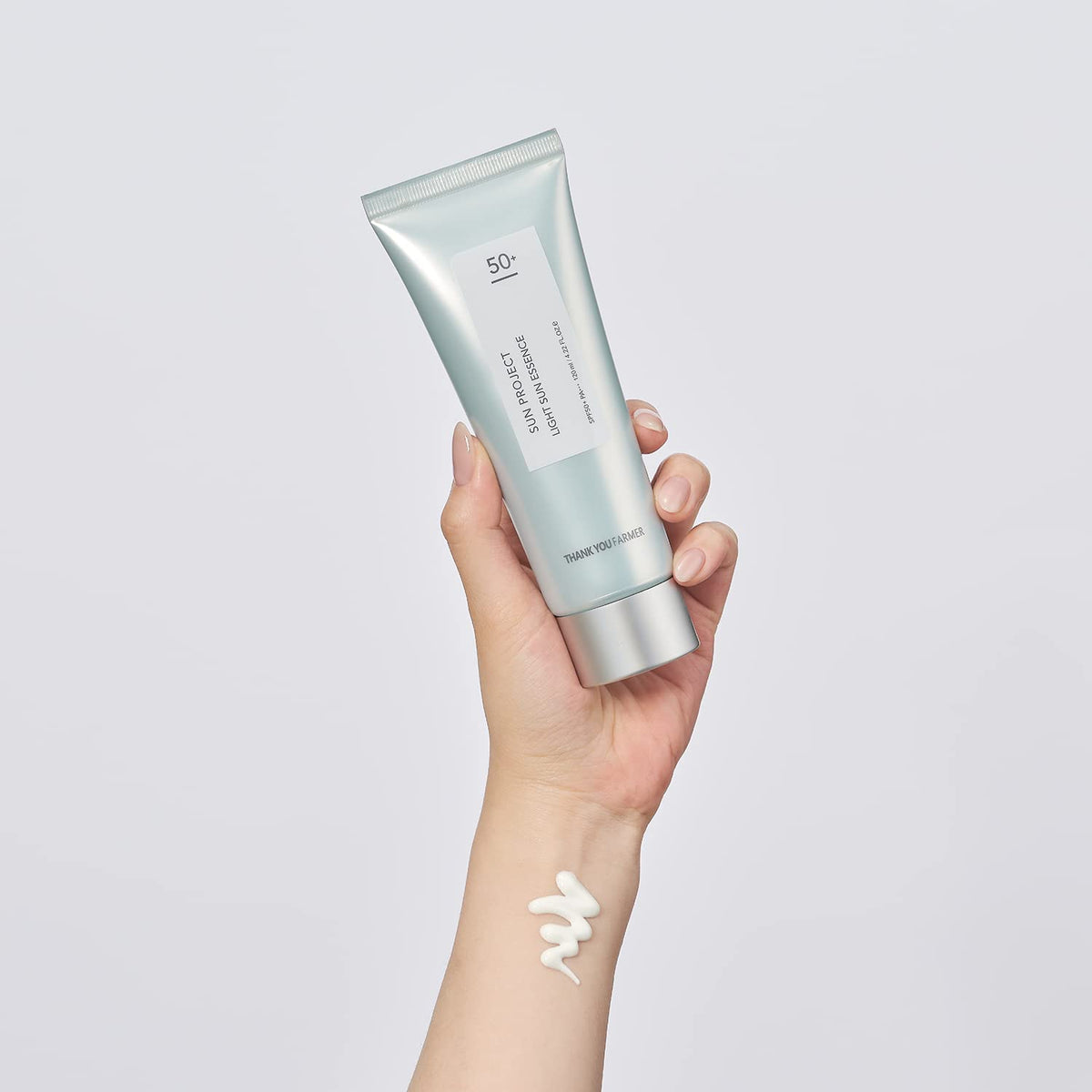Close-up of watery texture – airy spring rain feel, non-sticky finish