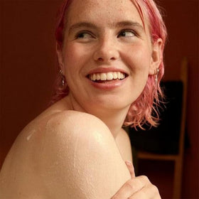 The Body Shop Shea Shower Cream pour shows a rich lather that hydrates during shower