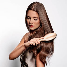 The Hair Edit Finish & Shine ball-tipped nylon pins detangle softly.