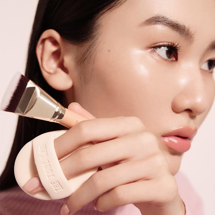 The Tool Lab All Day Cover Duo makeup sponge enables smooth blending and less product waste.
