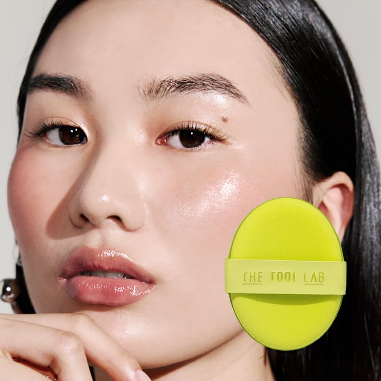 THE TOOL LAB Happyrim Aqua Puff applying foundation for smooth, even coverage