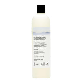 The Unscented Company Daily Shampoo lather on fine to wavy hair for smooth manageability