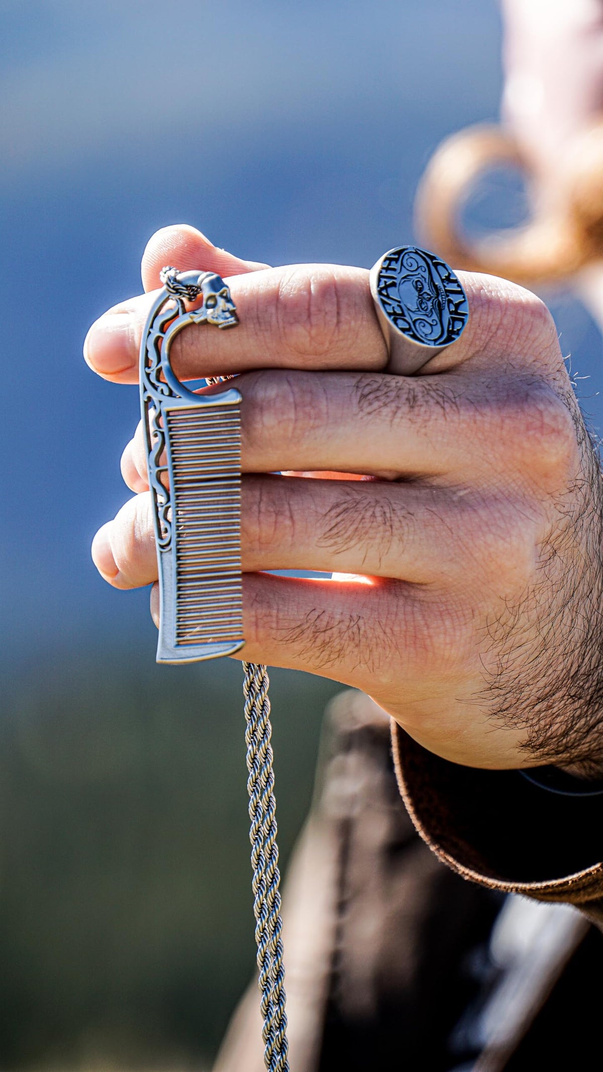The Vintage Grooming Co durable metal construction stands up to regular grooming sessions