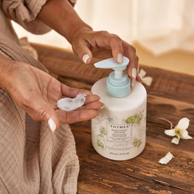 Sodium hyaluronate ingredient focuses on moisture retention in skin.