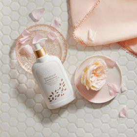 Thymes Goldleaf Gardenia cream texture close-up for smooth, hydrated skin.