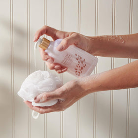 Thymes Goldleaf Gardenia label close-up showing delicate, floral fragrance notes.