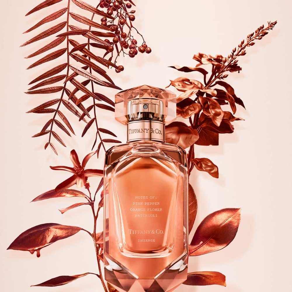 Tiffany & Co. Rose Gold Intense vanilla hint conveys subtle sweetness.
