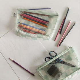 Tiny Twinkle large-size pouch keeps bulky items neatly organized on trips
