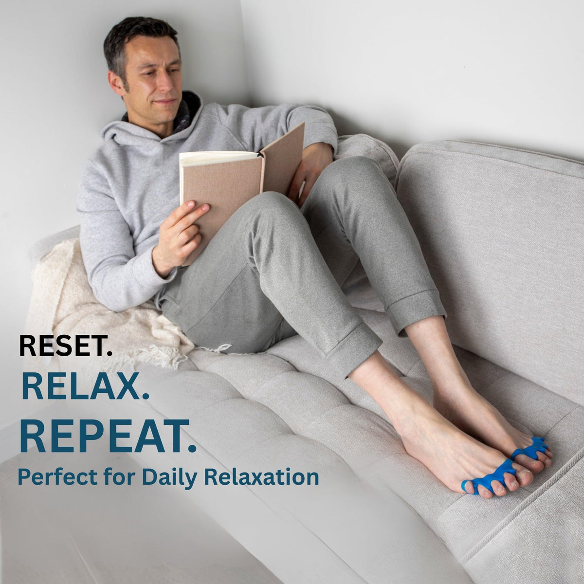  ToeSet during post-workout recovery supports gentle toe separation.