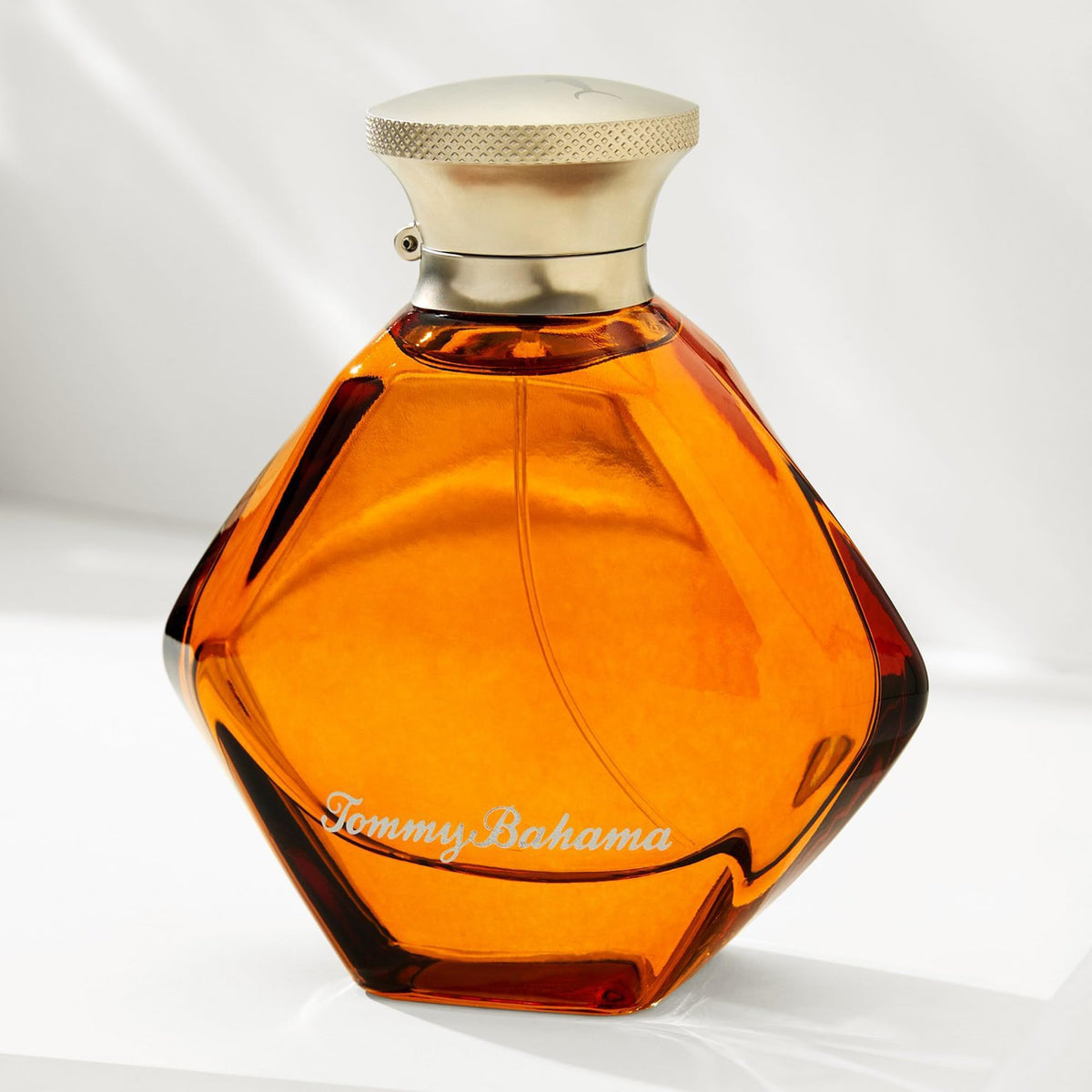 Tommy Bahama Eau de Cologne for Men dry notes add warm depth