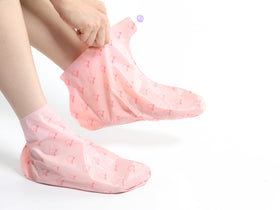 TONYMOLY I'm Lovely Peach Foot Mask honeysuckle for fragrance while hydrating tired feet.