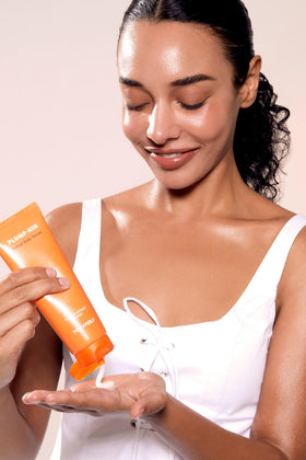 TONYMOLY Plumpkin Retinol Body Serum showing lightweight, non-greasy hydration after application.