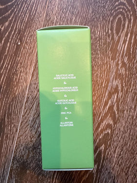 Topicals Clearly Acne Mist label highlights vegan and cruelty-free ingredients.
