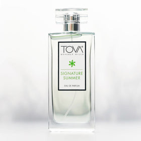 Base notes of sandalwood, cedarwood, and musk add lasting warmth