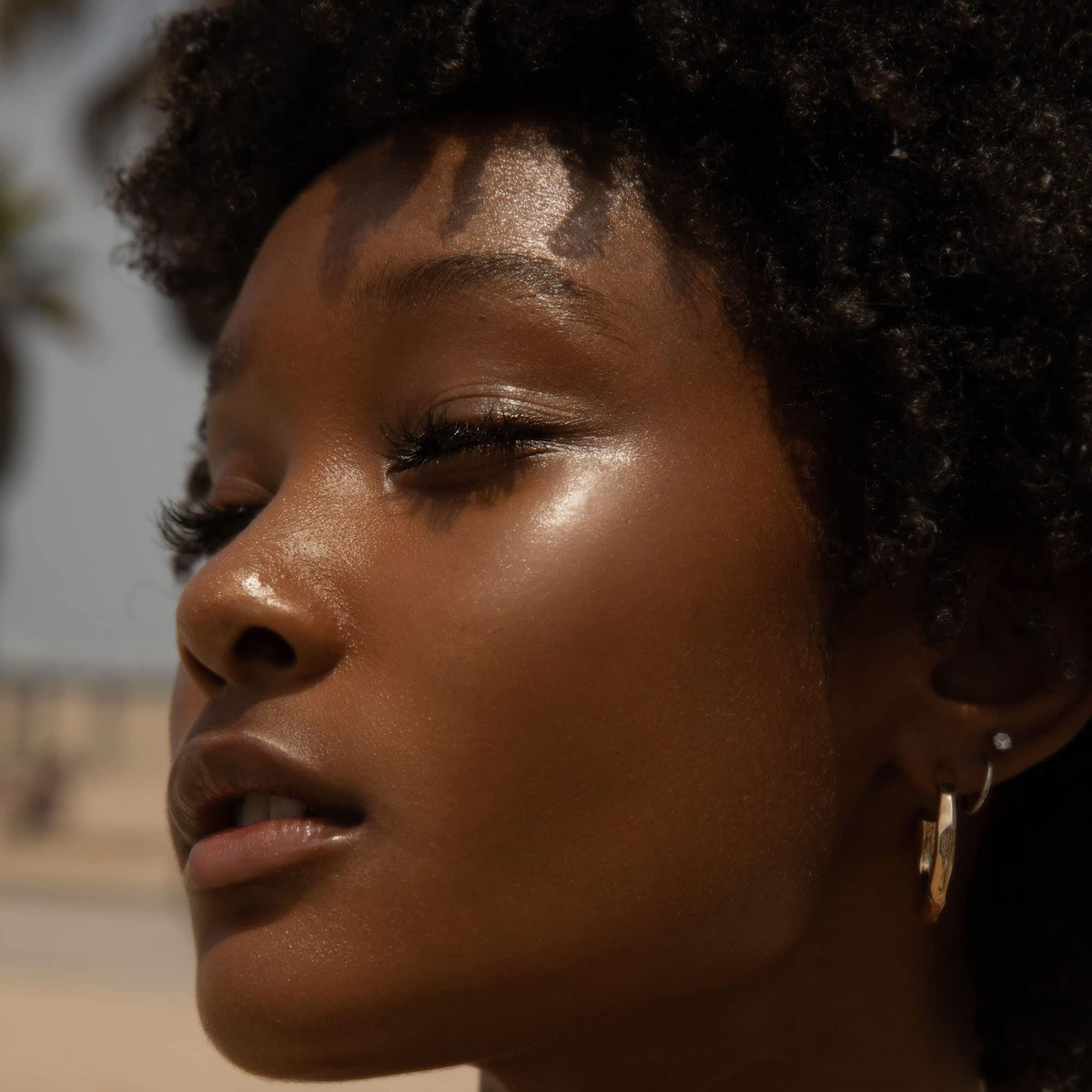 Tower 28 SuperDew Highlighter Balm vegan formula with soothing botanicals for sensitive skin.