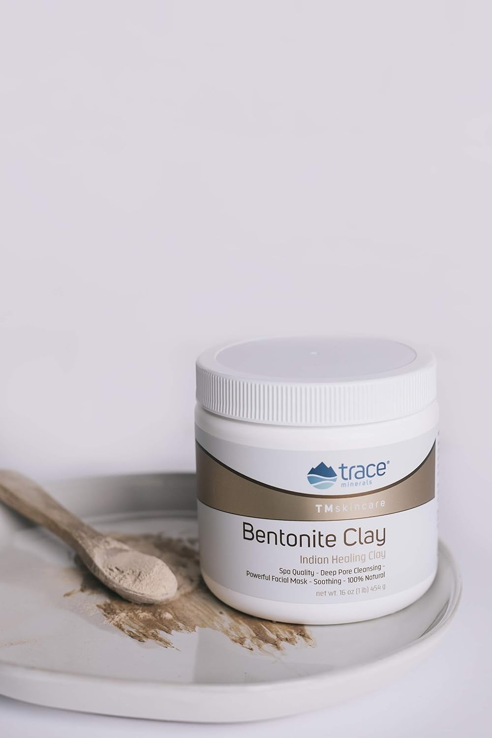 Trace Minerals Bentonite Clay Mask face application demonstrates gentle, thorough cleansing.