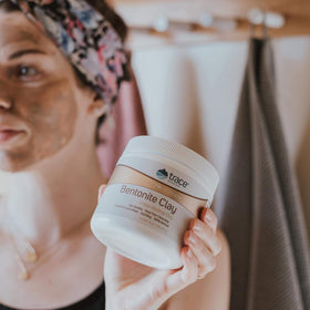 Trace Minerals Bentonite Clay Mask packaging emphasizes 16 oz size for multiple uses.