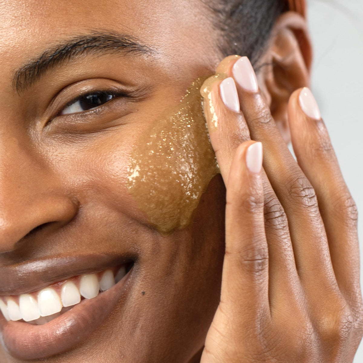 Spa-like setup image emphasizes balanced, refreshed skin after use.