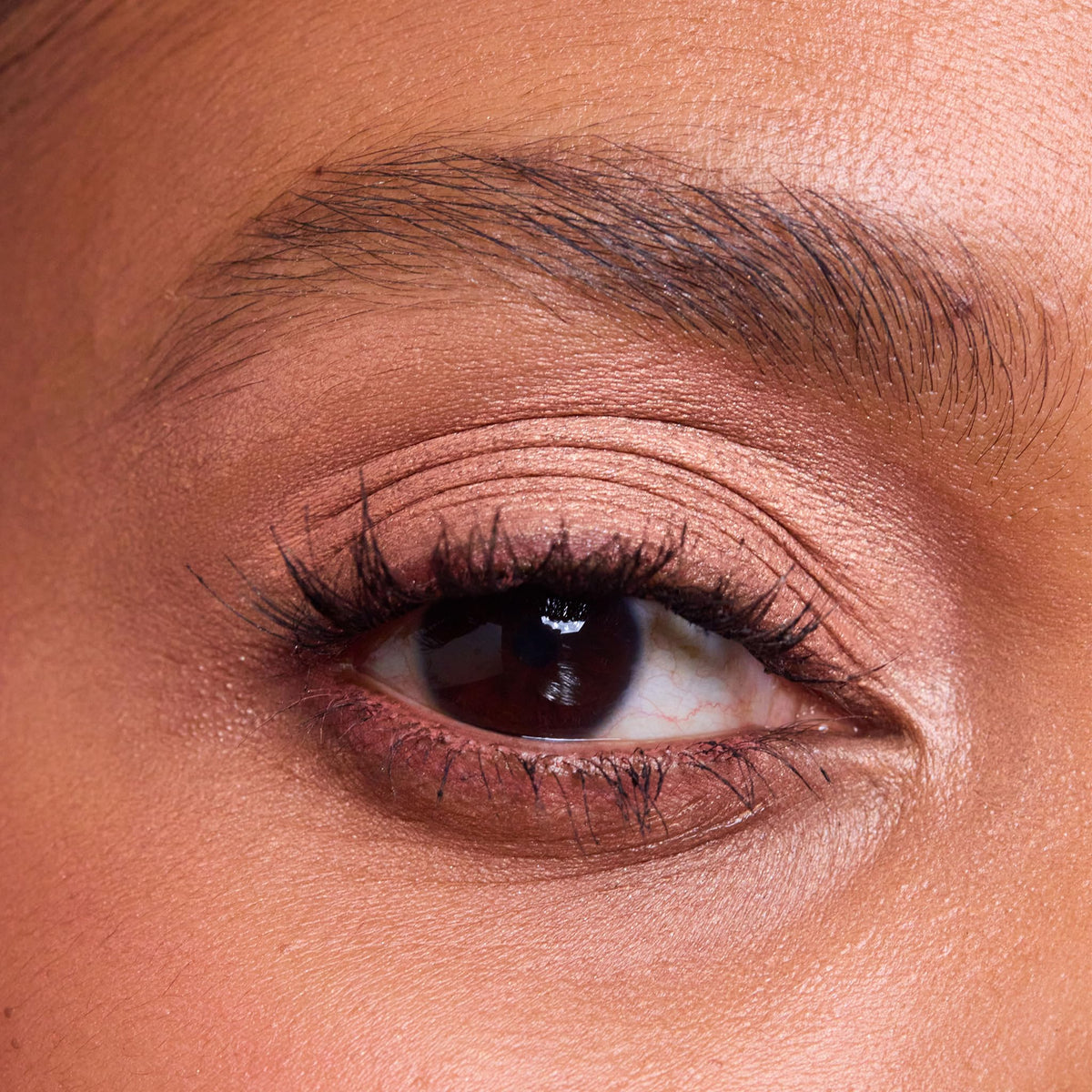 Long-wearing waterproof color stays vibrant from morning to night