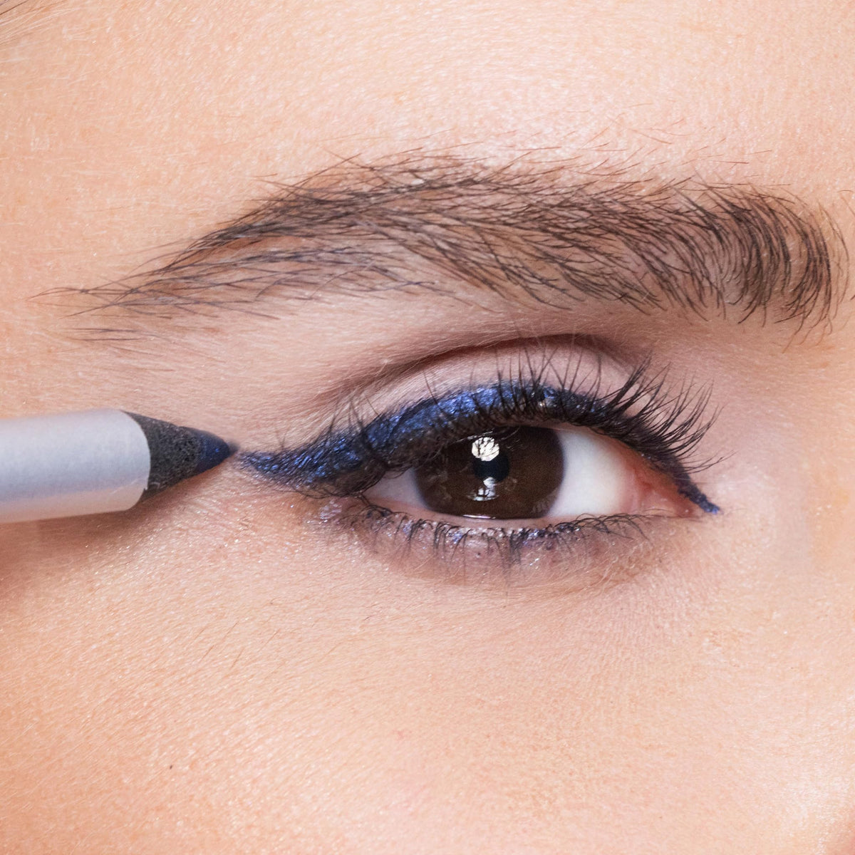 Waterproof formula resists smudging during humidity or sweat-prone days