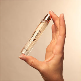 Vanilla cedar note focus complements warm evenings and everyday wear