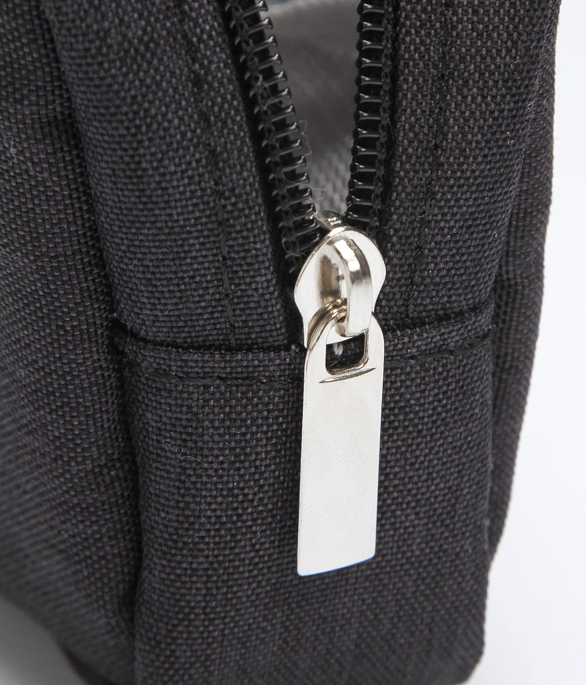 TUBGIIKS portable electronics organizer protects chargers and cables during travel.