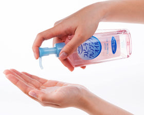 TUKIMA Mussor Kose Softymo cleansing oil texture close-up for gentle daily cleansing