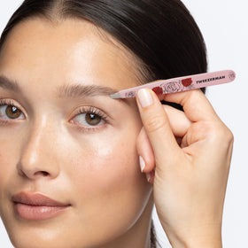 Tweezerman Aurora Slant Tweezer 25-degree angle enables controlled hair removal.