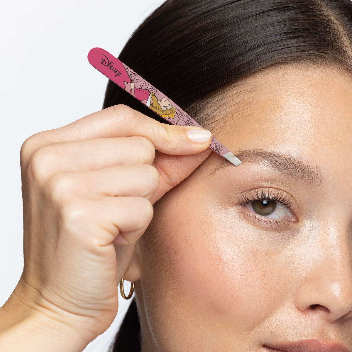 Tweezerman Aurora Slant Tweezer hand-filed tips ensure even grip.