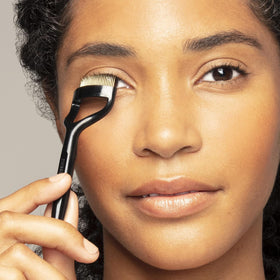Tweezerman Curl 38 lashcomb blends natural and false lashes for a seamless look.