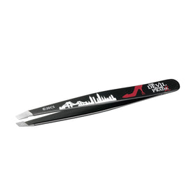 Tweezerman Devil Wears Prada 2 Slant Tweezer closeup shows precise, evenly aligned tips.