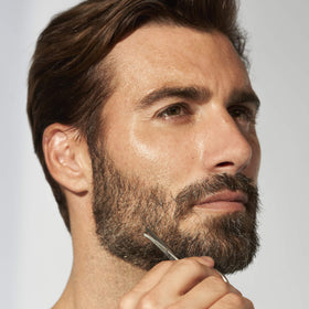 Tweezerman Tweezerette in action removing ingrown hair for smooth brows.