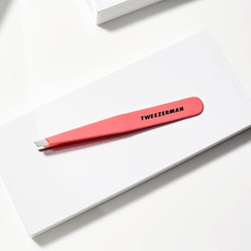 Tweezerman slant tweezer aligned tips remove hair cleanly and accurately.