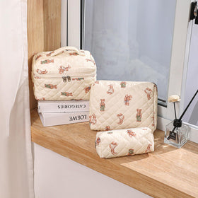 Uekeboag makeup bag helps keep brushes and cosmetics neatly organized.