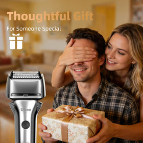 Magnetic travel cover protecting the shaver head