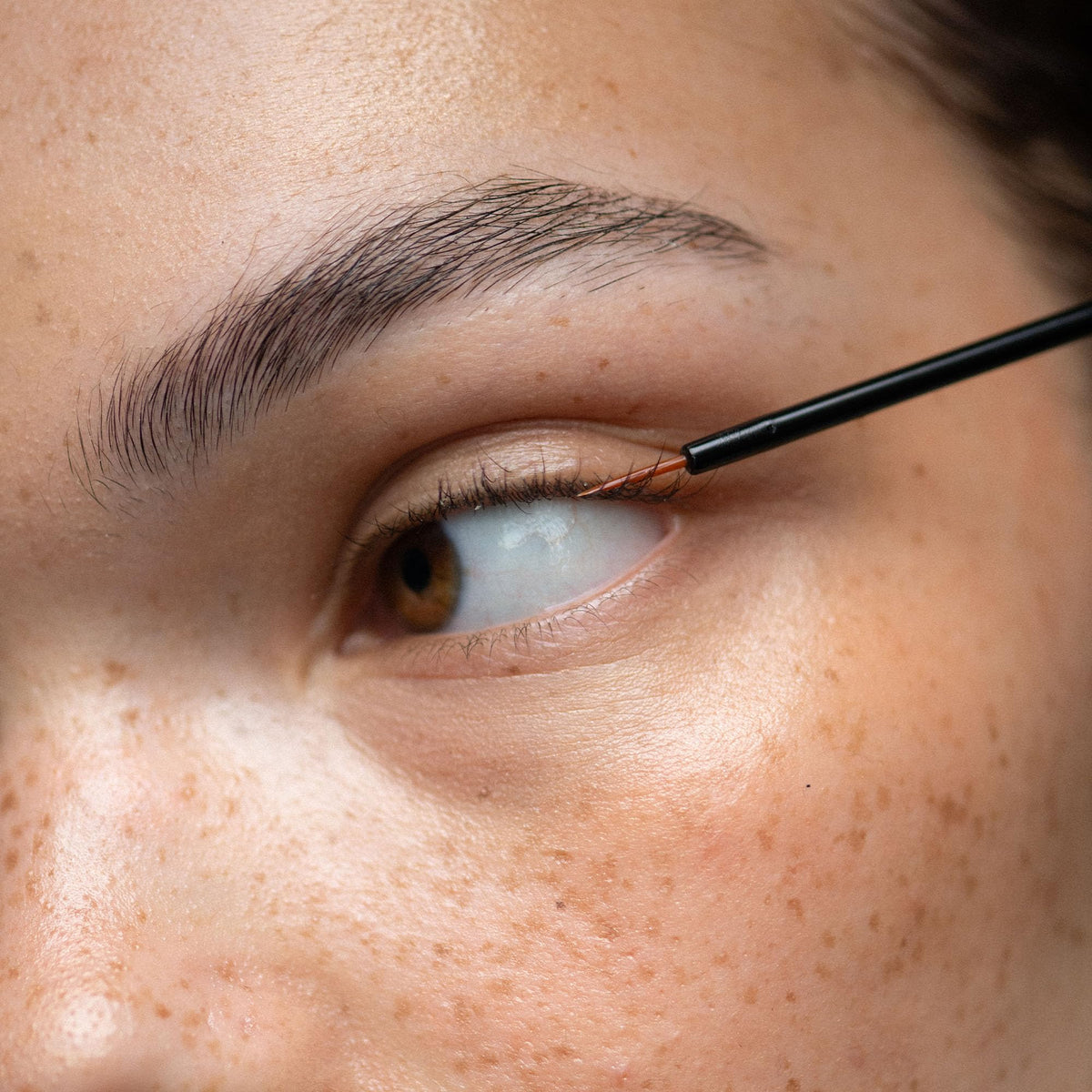 UKLASH apply serum on lash line closeup demonstrates simple daily use