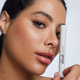 UKLASH packaging and wand close-up emphasizing premium design and ease of use.