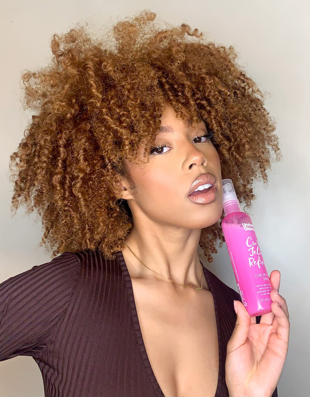 Umberto Giannini Curl Jelly during diffuser use for lightweight frizz control
