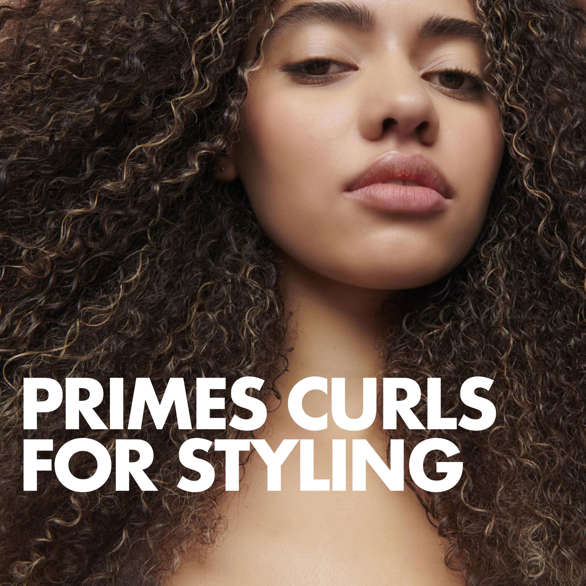 Umberto Giannini Curl Jelly dispensing bottle illustrating easy application for quick styling.