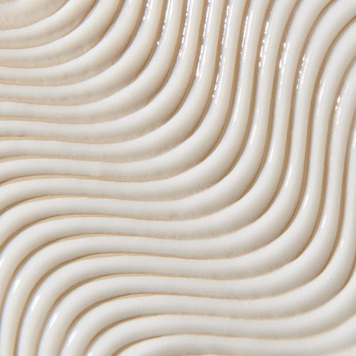 UNITE 7SECONDS BlowOut Crème used with a brush for effortless glide