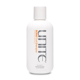 UNITE BOING Curl Shampoo pour demonstrates gentle cleansing that preserves natural oils in curls.