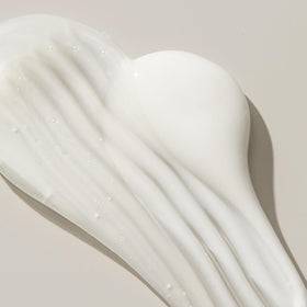 UNITE U LUXURY Conditioner on hair after shower supports shine and detangling