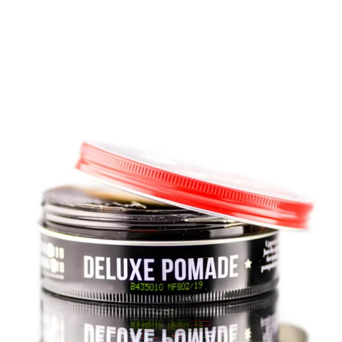 Shine on short to medium hair with UPPERCUT Deluxe Pomade